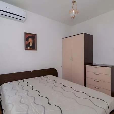 2 Bedroom Near The Opera