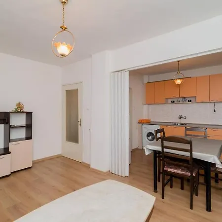 2 Bedroom Near The Opera *