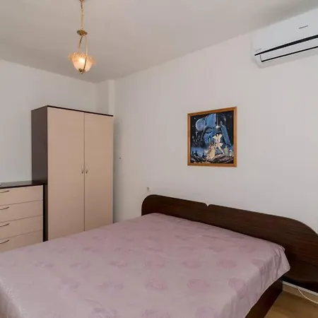 2 Bedroom Near The Opera